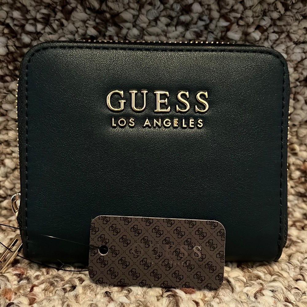 Guess zip wallet